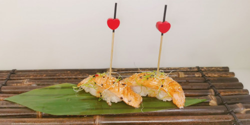 NIGIRI SALMÓN FLAMEADO.